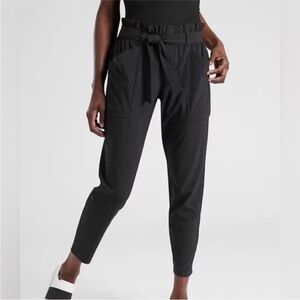 Athleta Black Skyline II Belted Pants Size 10 Women’s Athleisure Elastic Waist